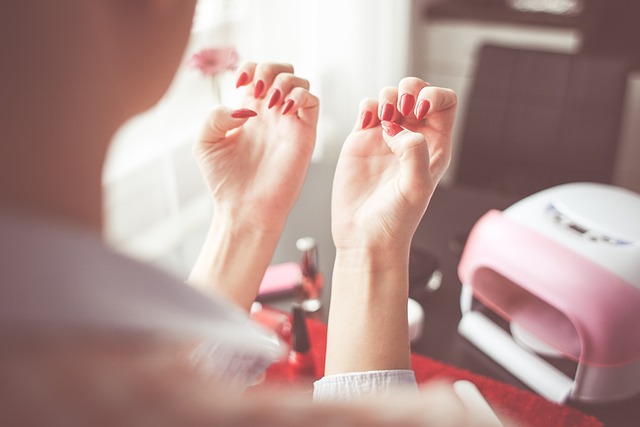 Gel monofasico o bifasico: quale scegliere per una perfetta manicure?