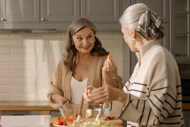 Flora batterica e menopausa: i cambiamenti più comuni e come affrontarli